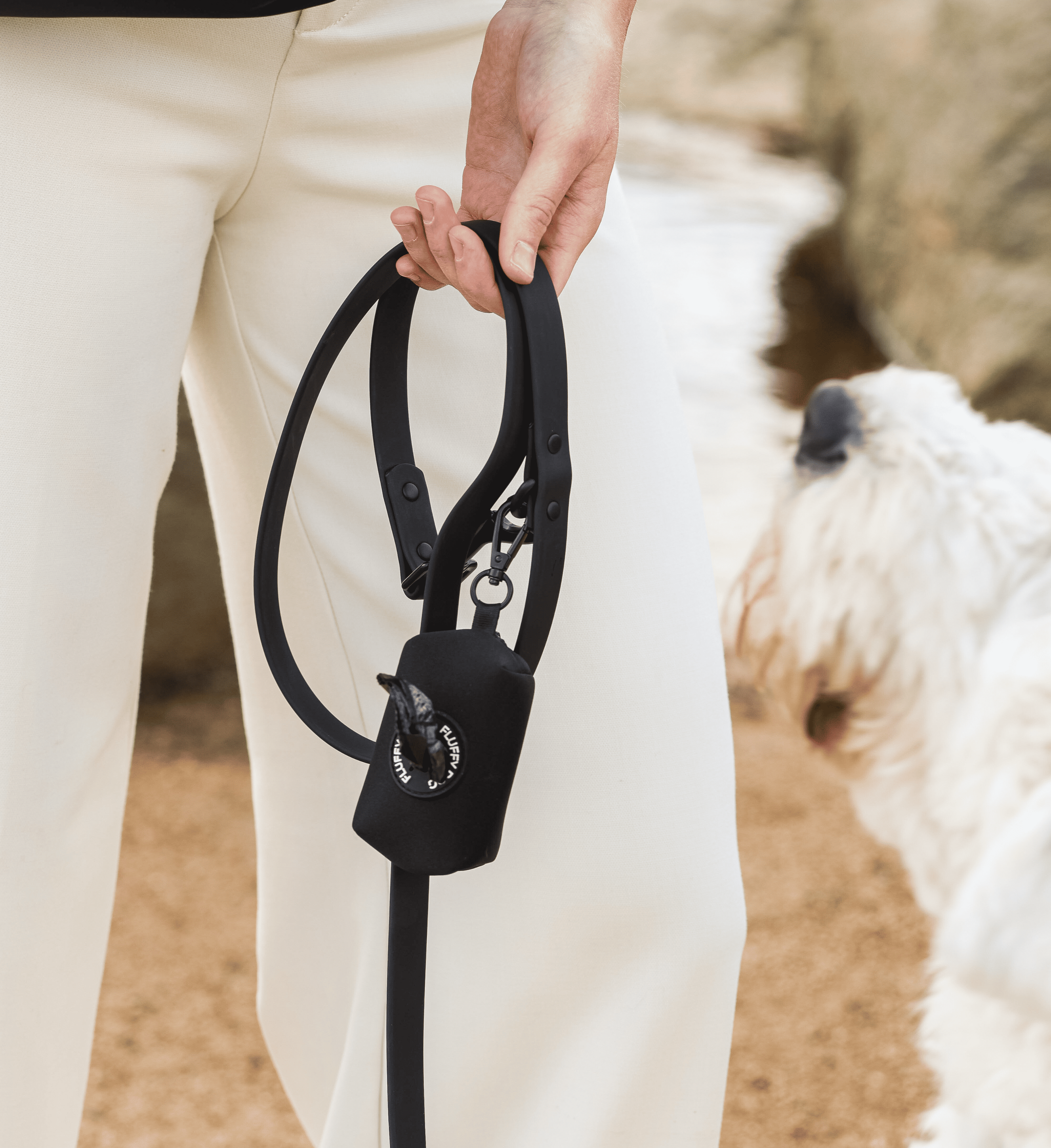 Thumbnail 4: Fluffy Dog All Black Kotbeutelspender