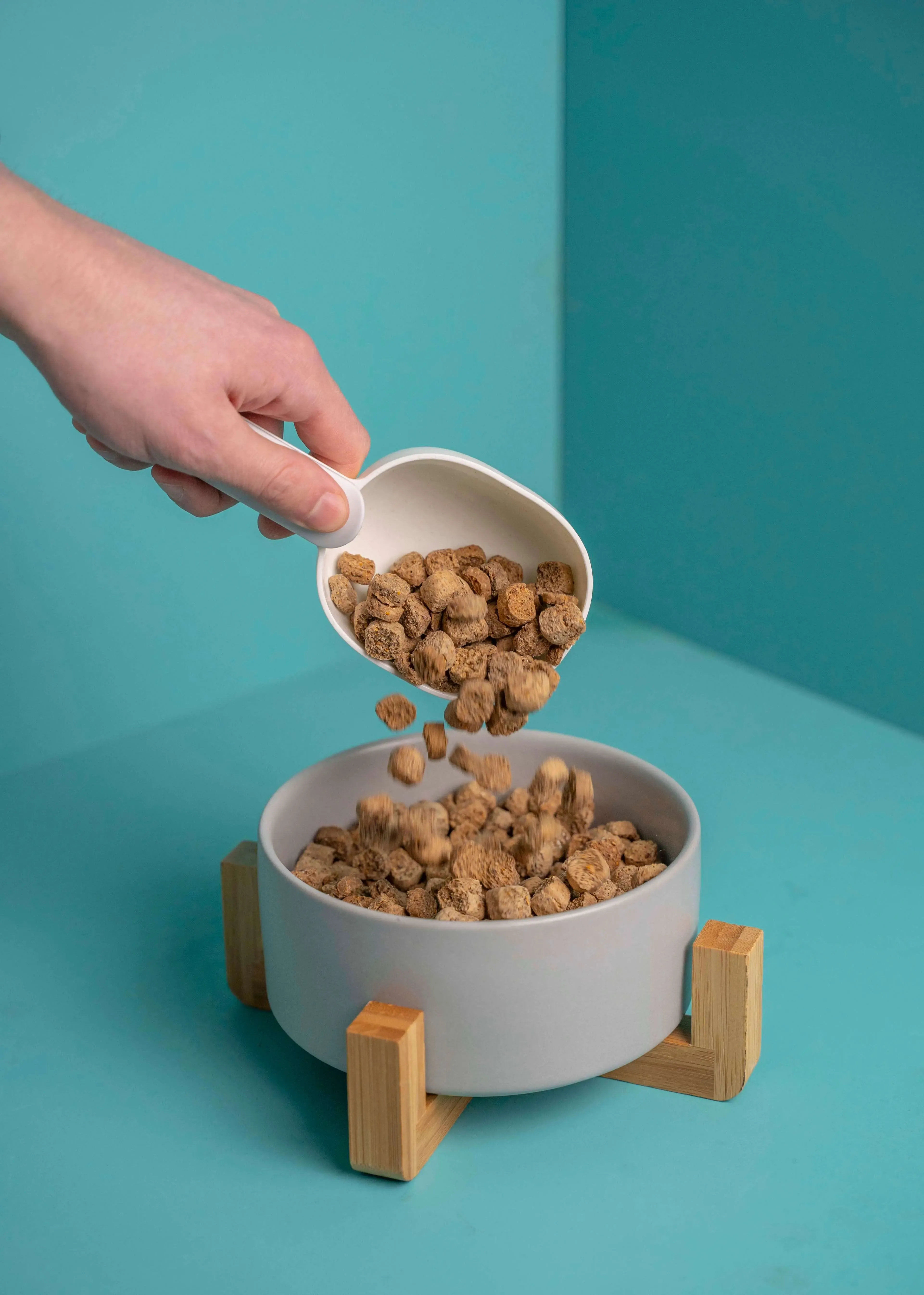 Thumbnail 5: Greenhero Futternapf mit dekorativem Holzfuß | grau