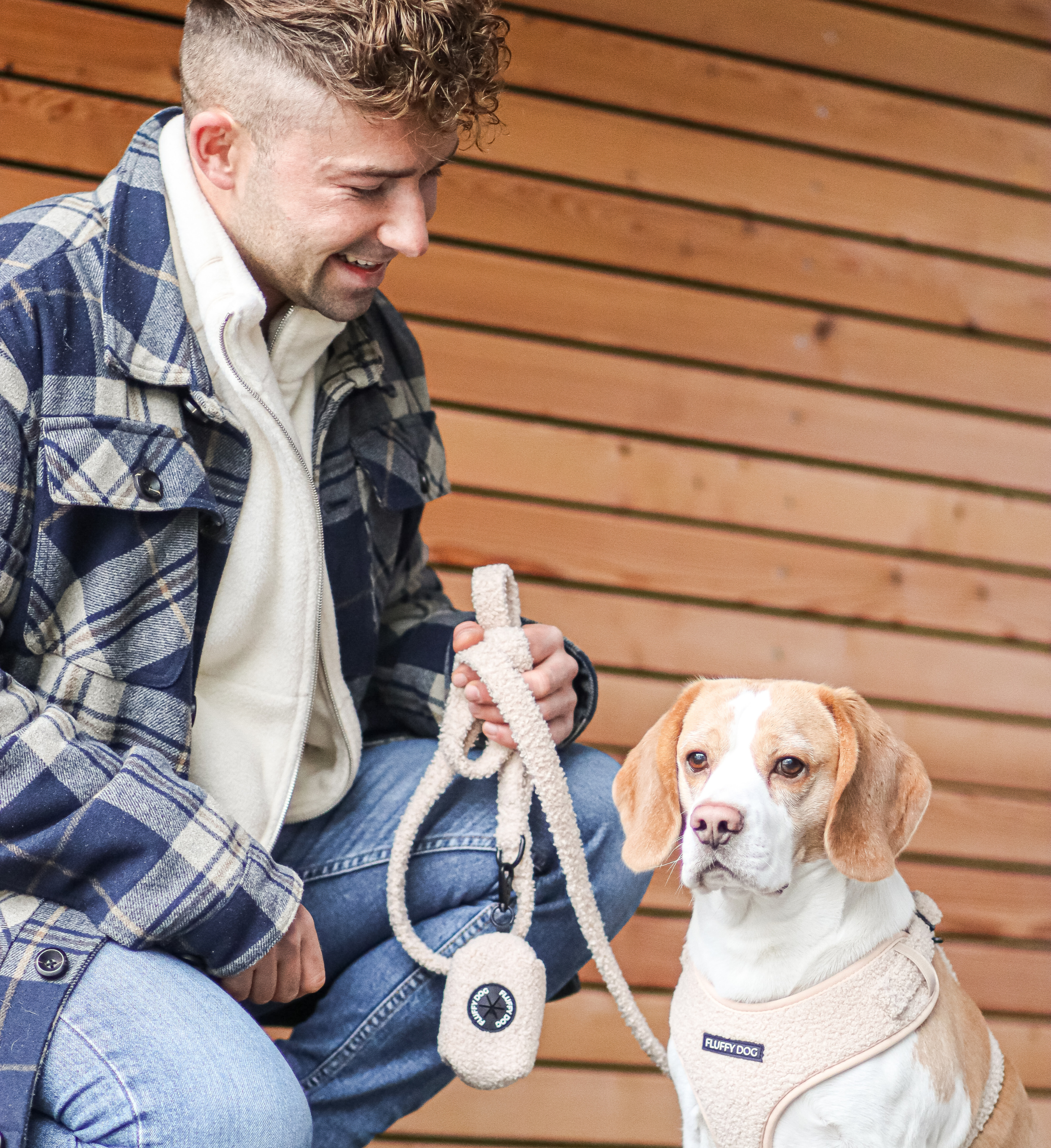 Thumbnail 3: Fluffy Dog Kotbeutelspender Teddy – vegan, wasserabweisend & mit Karabiner für Leine, Gürtel & Tasche