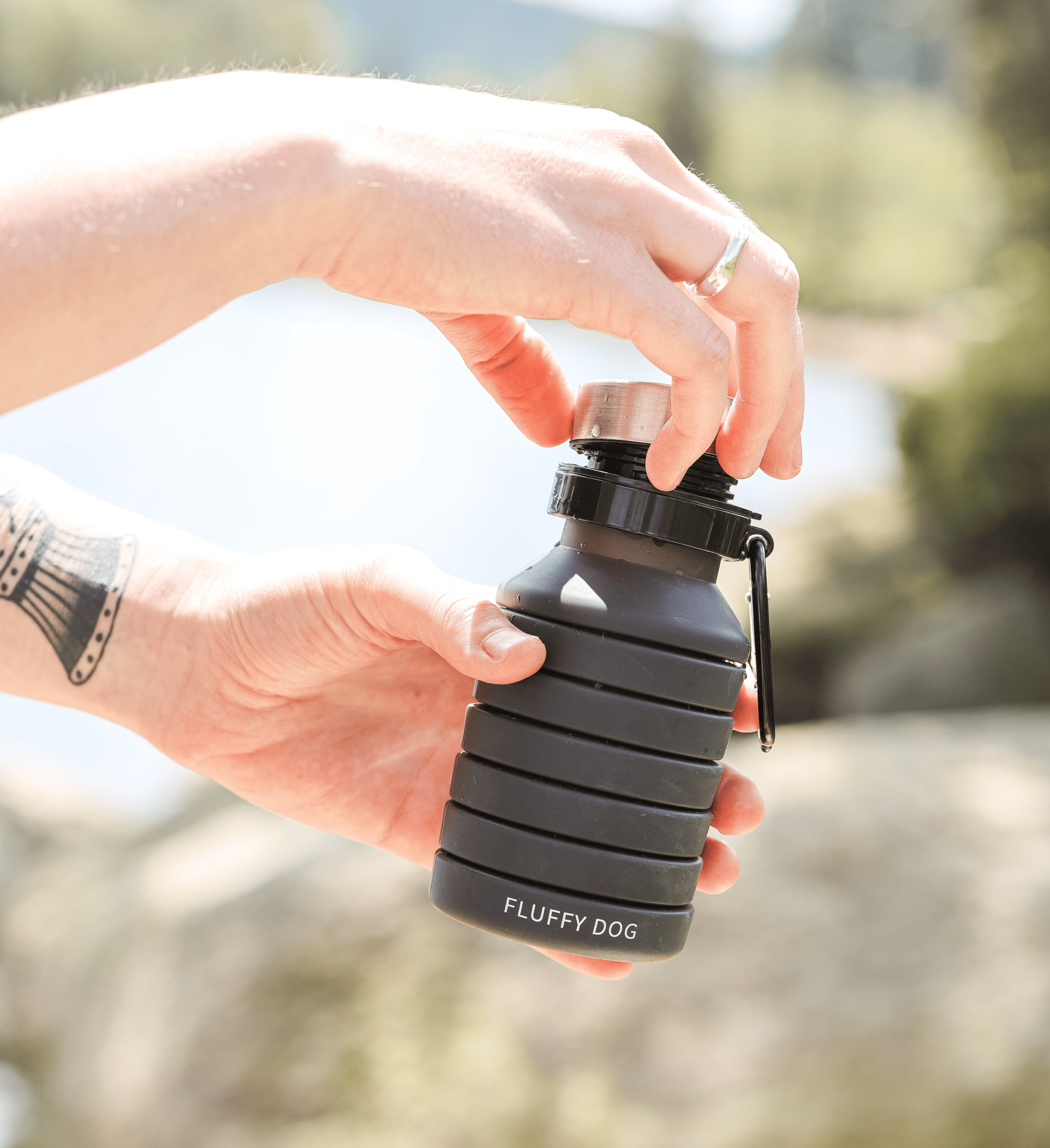 Thumbnail 2: Fluffy Dog Zusammenklappbare Trinkflasche für Hund & Mensch – 550 ml, robust & nachhaltig, mit Karabiner