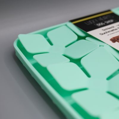 Thumbnail 1: Lucky Hearts™ Such- und Schleckmatte Fly 20cm x 20cm mint