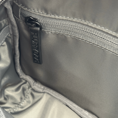 Thumbnail 5: Fluffy Dog Daily Crossbody Bag – vegane Gassitasche mit Fächern, Kotbeutelspender & verstellbarem Gurt