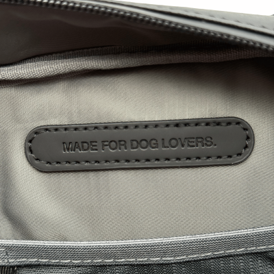 Thumbnail 3: Fluffy Dog Daily Crossbody Bag – vegane Gassitasche mit Fächern, Kotbeutelspender & verstellbarem Gurt